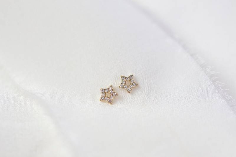 Versandfertig - Mini Stern Ohrstecker 14K Gelbgold Diamant Handgemachter Schmuck von Treenbee