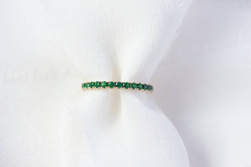 stardust Ii - 14K Gold Halb Eternity Grüner Tsavorit Ring Handgemachter Schmuck von Treenbee