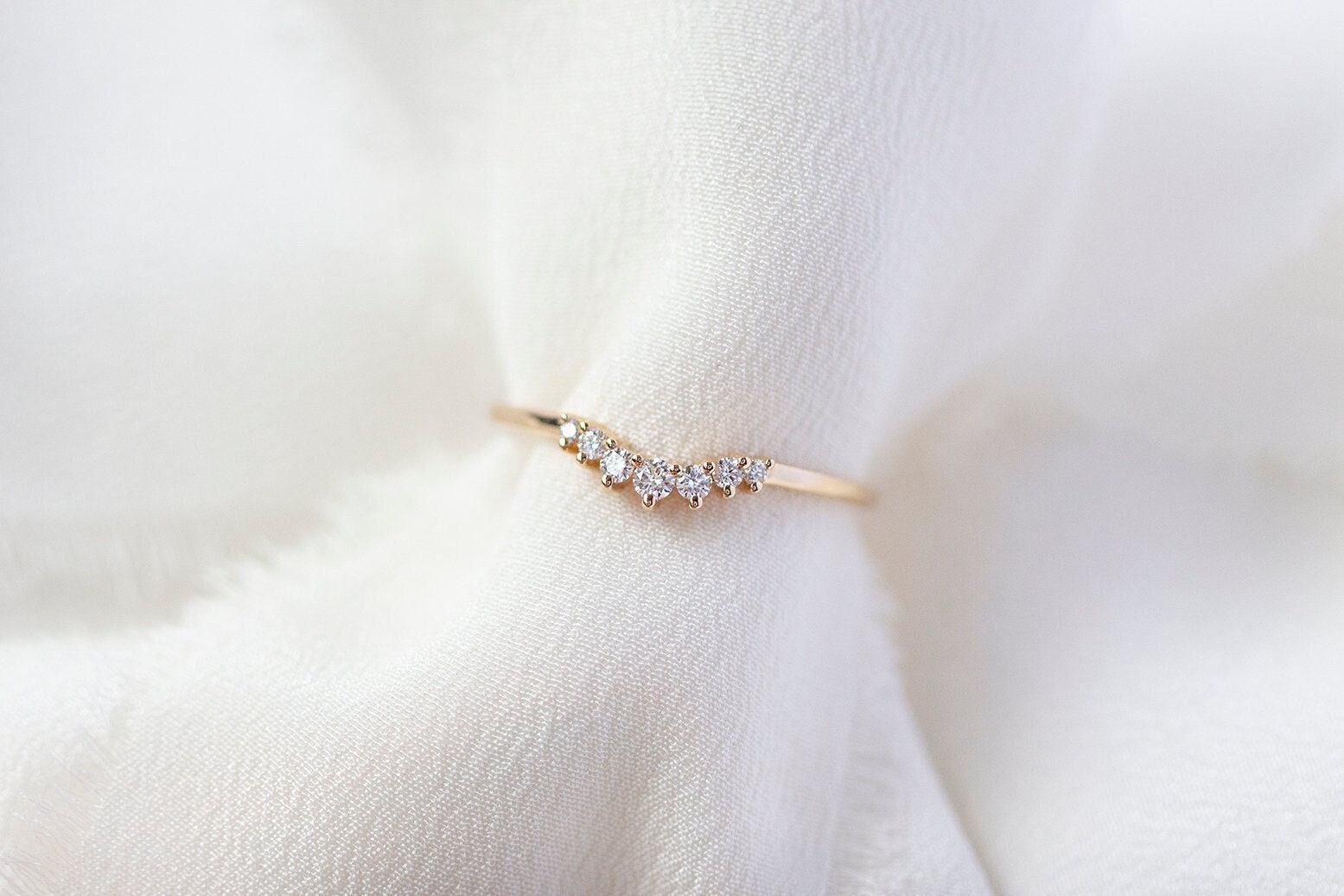 starla - 14K Gelbgold Diamant Nestling Ring von Treenbee