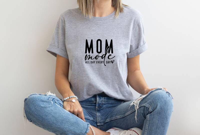 Mama T-Shirt Mit Aufdruck | Mom Mode All Day Every Day - Tolles Geschenk Zur Geburt Von Der Freundin Geburtstag Muttertag von TrendMama