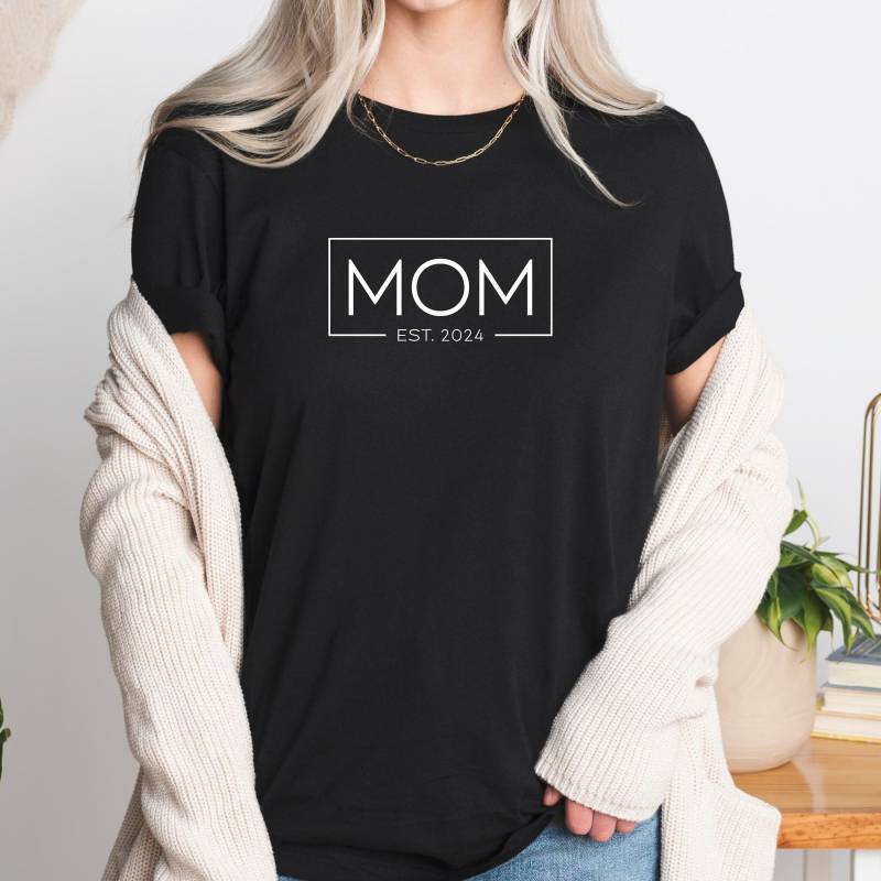 Mom Shirt| Est.-Personalisierbare Jahreszahl | Geschenk Für Alle Mamas Geburtstag Muttertag |Freundin |Geschenkidee| Mami Liebe von TrendMama