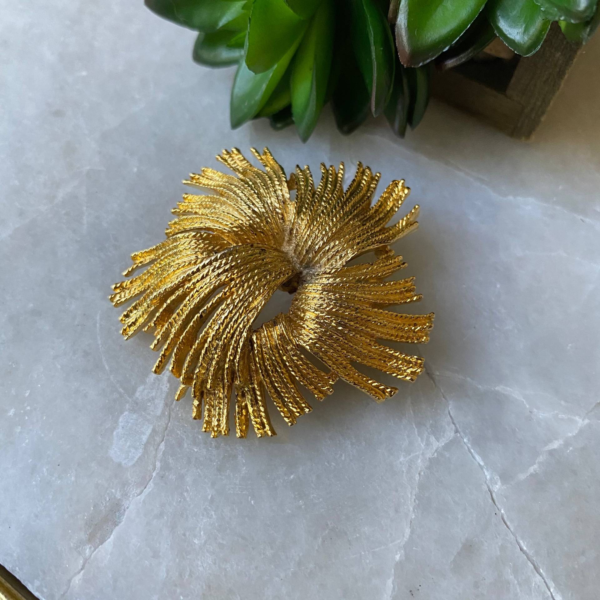 Vintage Gerry's Starburst Brosche Anstecknadel Im Look von TrendRevival