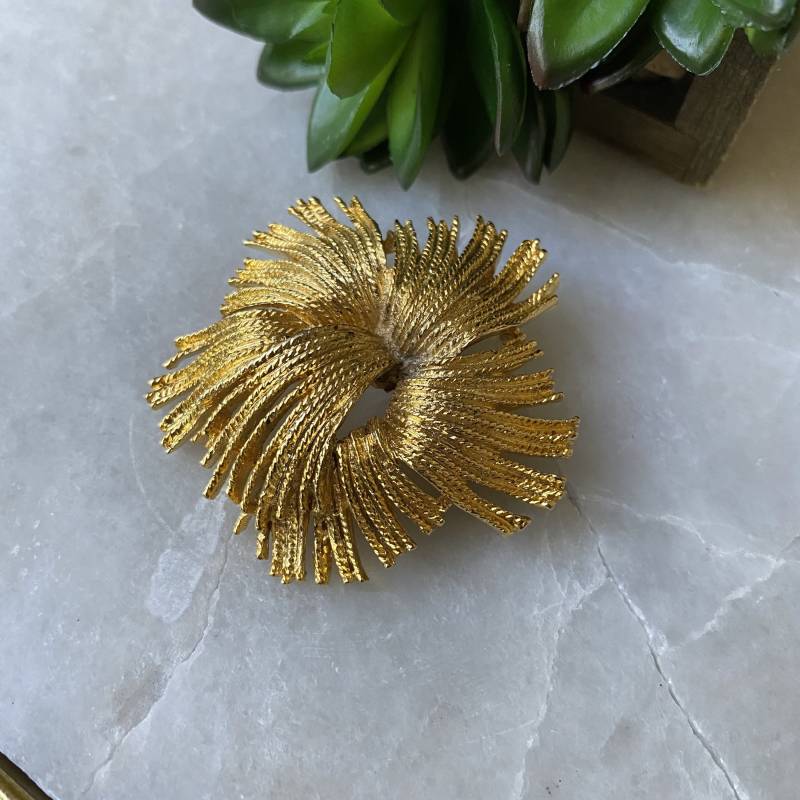 Vintage Gerry's Starburst Brosche Anstecknadel Im Look von TrendRevival