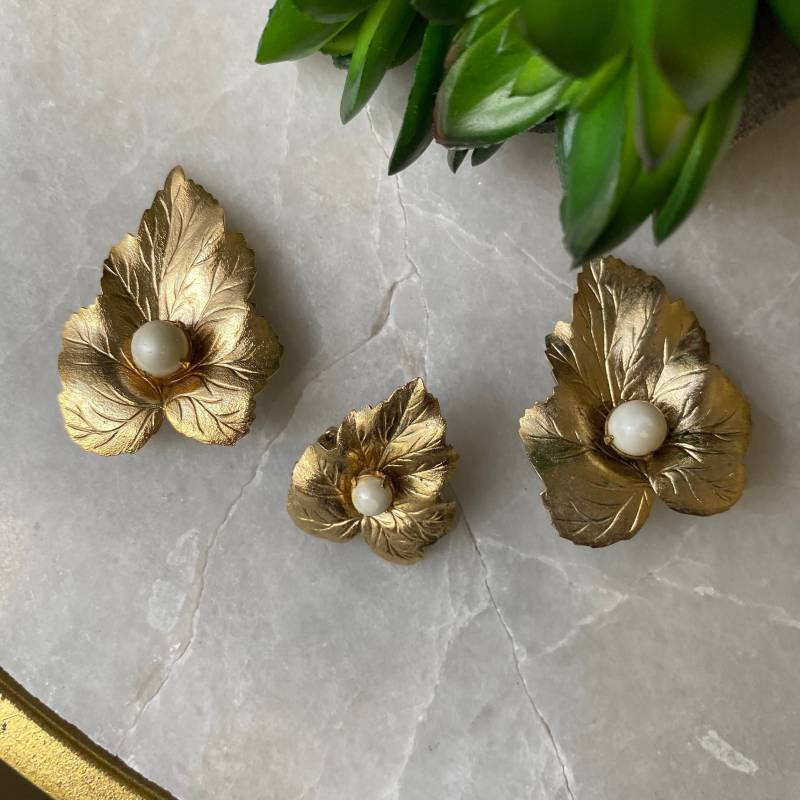 Vintage Sarah Covington Blatt Broschen Set Faux Perlen von TrendRevival