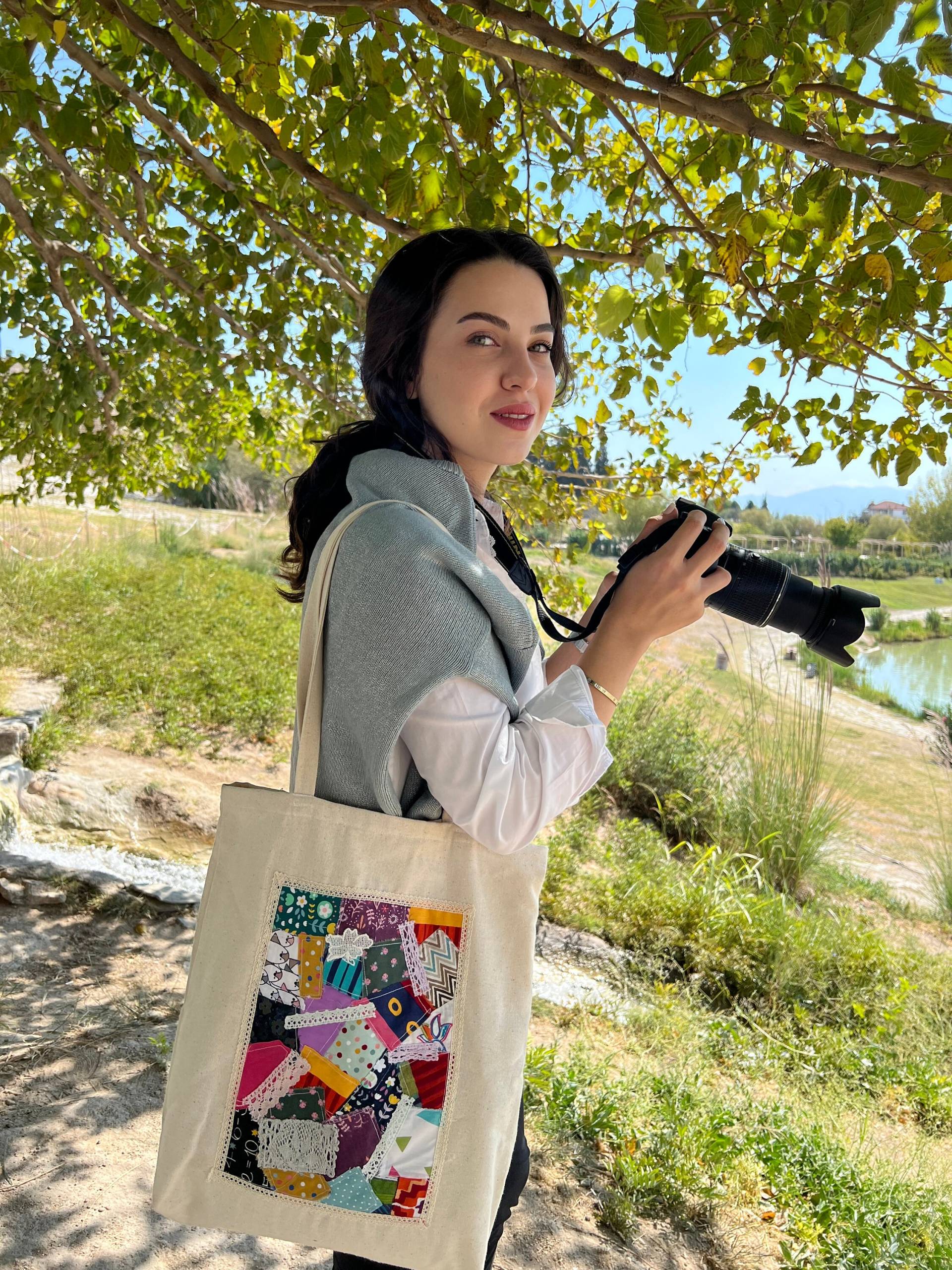 Handgemachte, Nachhaltige, Bestickte, Tasche Mit Patchwork Aus Upcycling Material, Handtasche Handgemachte, Nachhaltige, Bestickte, Tasche Mit Patchwork Aus Upcycling Material, Handtasche von TrendbeeShop