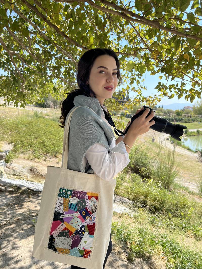 Handgemachte, Nachhaltige, Bestickte, Tasche Mit Patchwork Aus Upcycling Material, Handtasche von TrendbeeShop