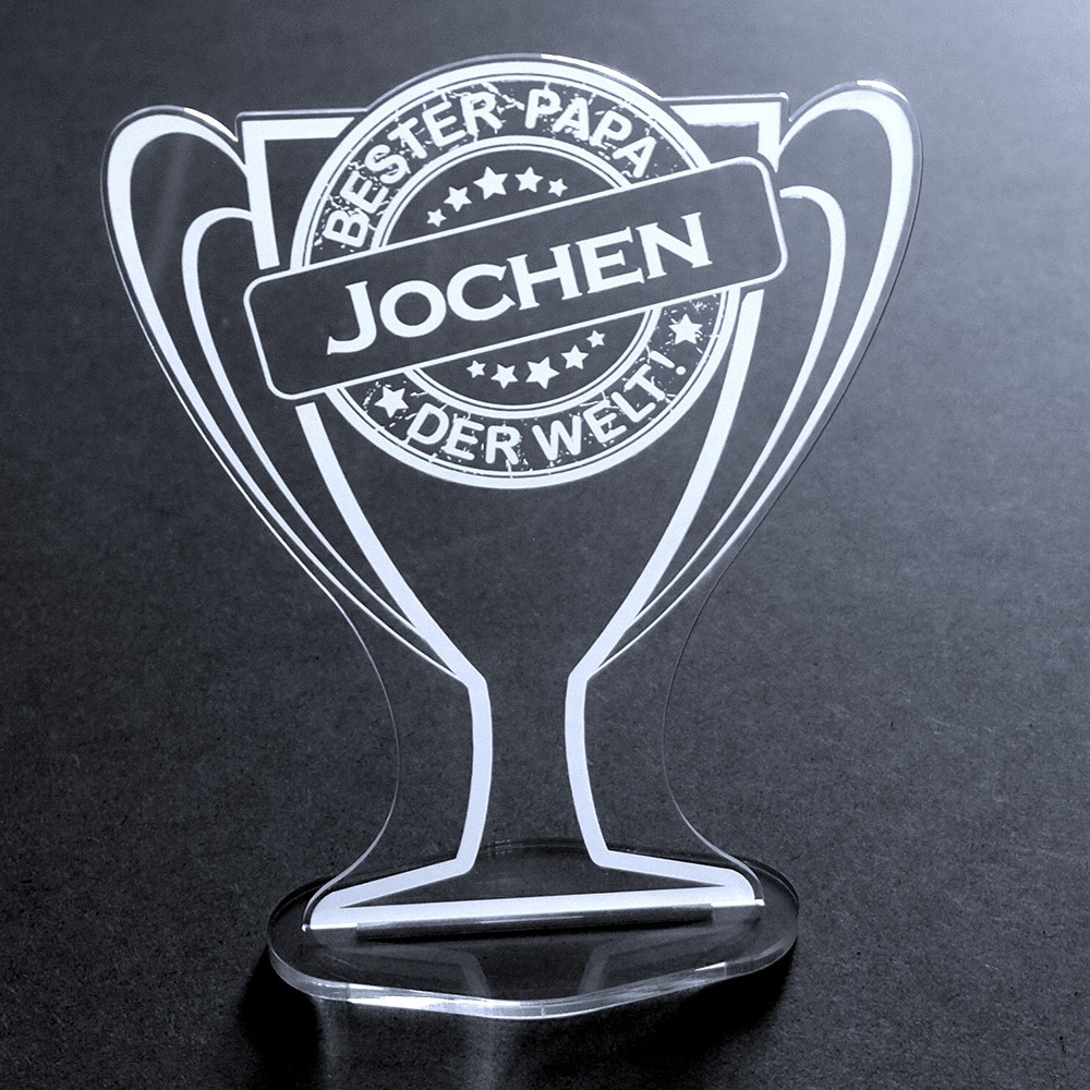 Acryl-Pokal mit Namensgravur Bester Papa von Trendgravur