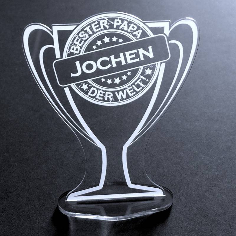 Acryl-Pokal mit Namensgravur Bester Papa von Trendgravur
