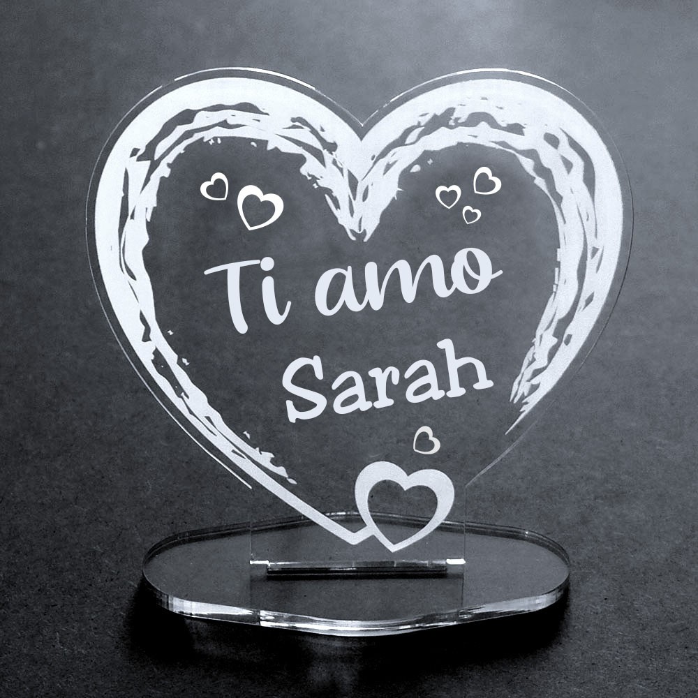 Deko-Aufsteller Herz aus Acryl mit Namen Ti amo von Trendgravur