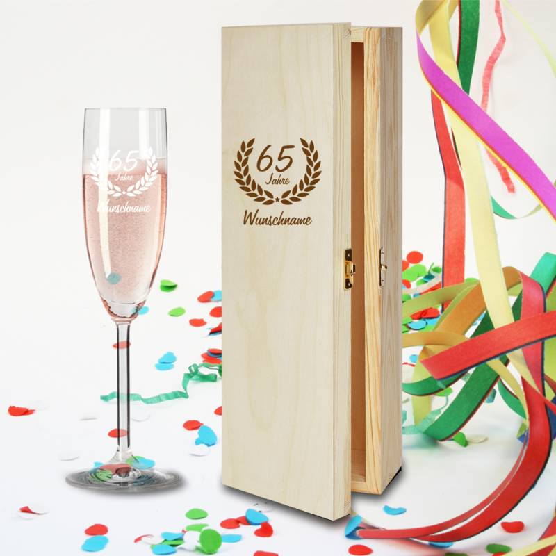 Geschenkbox und Sektglas Ranke mit Namensgravur zum 65.Geburtstag von Trendgravur