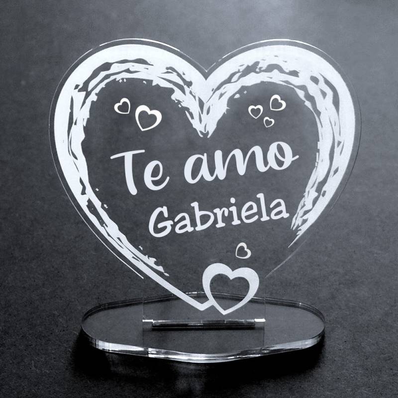 Herz-Aufsteller aus Acryl mit Namen - te amo von Trendgravur