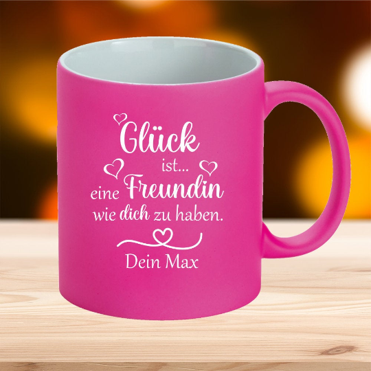 Neonfarbene Tasse Glück ist... eine Freundin wie dich zu haben mit... von Trendgravur