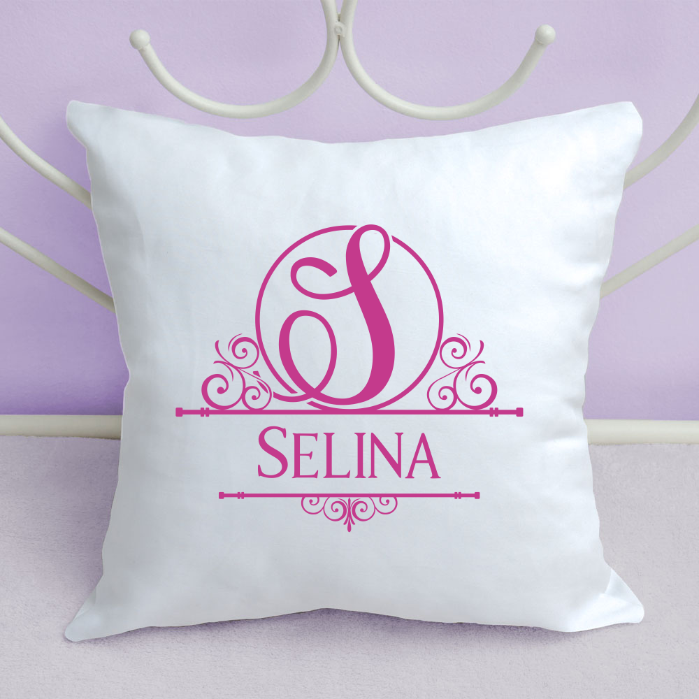 Personalisiertes Namenskissen mit Monogramm von Trendgravur