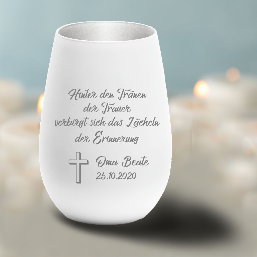 Personalisiertes Windlicht Erinnerungslicht - Hinter den Tränen... von Trendgravur