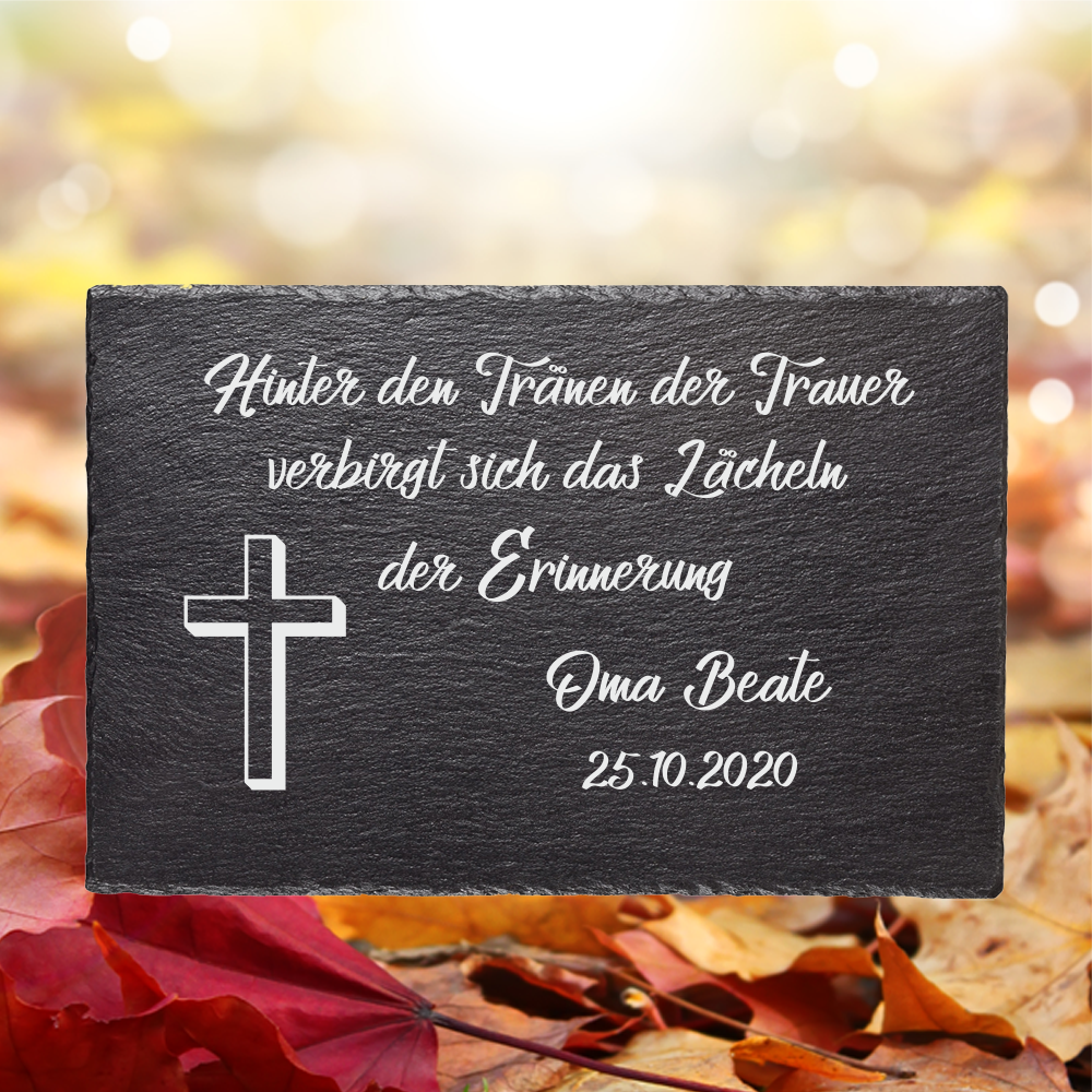 Schiefertafel mit Namen Hinter den Tränen der Trauer von Trendgravur