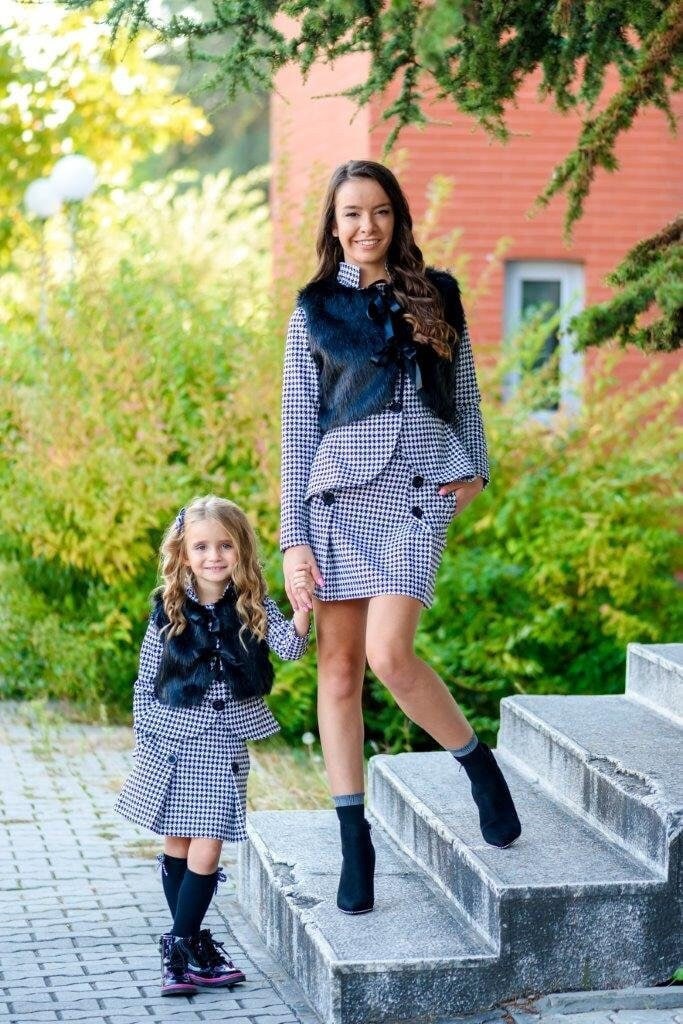 2Er Set Mommy & Me Outfits Schwarzer Kunstfell Mantel Pelzmantel Leder Kurze Schwarze Jacke Fell Schwarz Bolero Schwarze Weste Mutter Dauhter 2Er Set Mommy & Me Outfits Schwarzer Kunstfell Mantel Pelzmantel Leder Kurze Schwarze Jacke Fell Schwarz Bolero Schwarze Weste Mutter Dauhter von TrendyBG