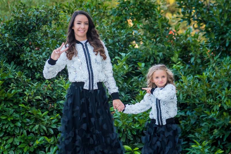 2Er Set Weiße Blazer Pailletten Jacke 3D Blumen Mama Und Ich Outfits Taschen Glänzende Mutter Tochter von TrendyBG