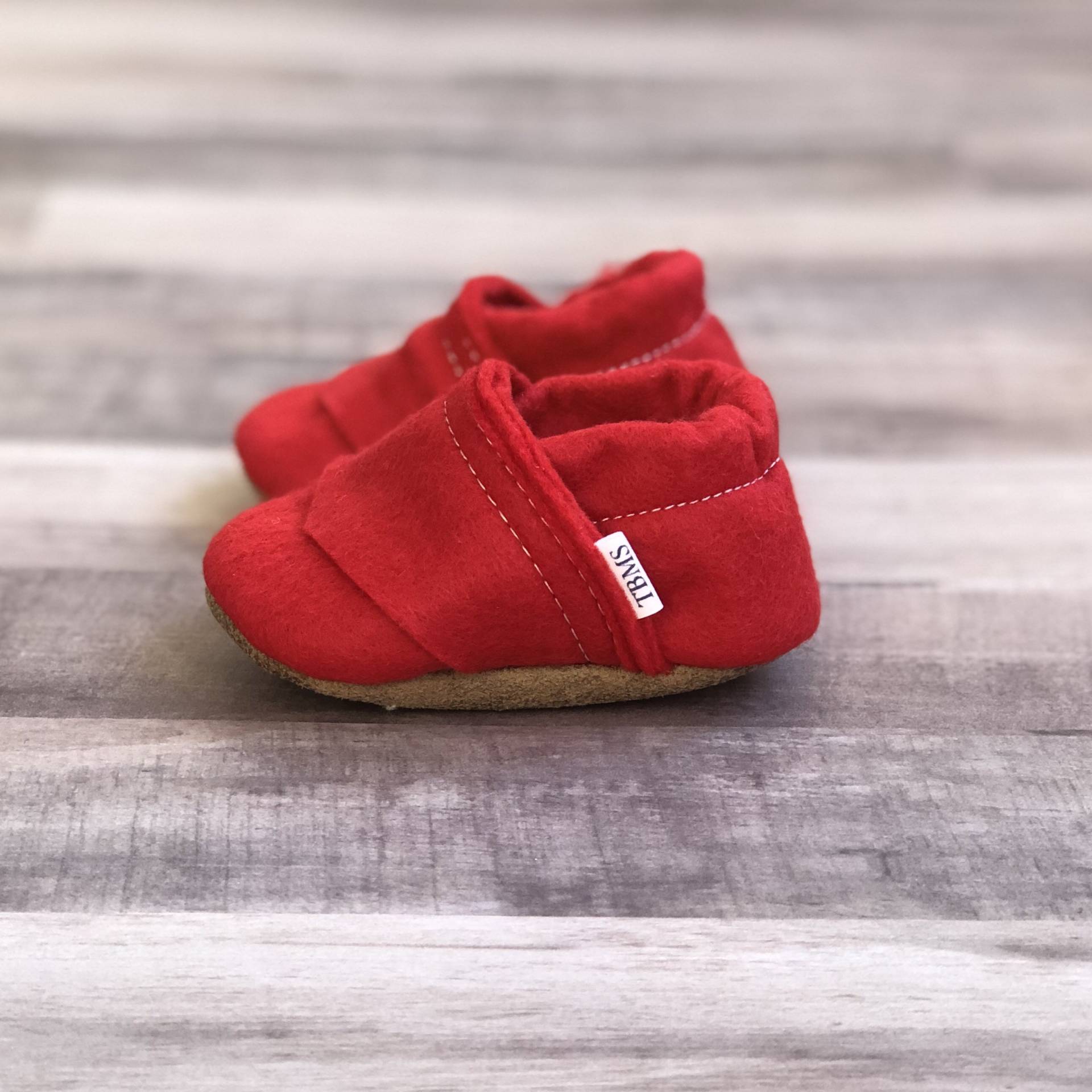 Trendy Baby Moccasins - Roter Filz von TrendyBabyMoccShop