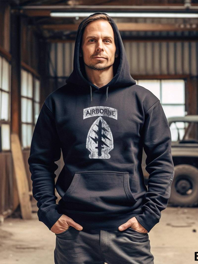 Armee Militär Veteraned Disstressed in Der Luft Insignien Für Veteranen Oder Service-Mitglieder Vatertag Geschenk Papa Unisex Hoodie von TrendyFindsCo