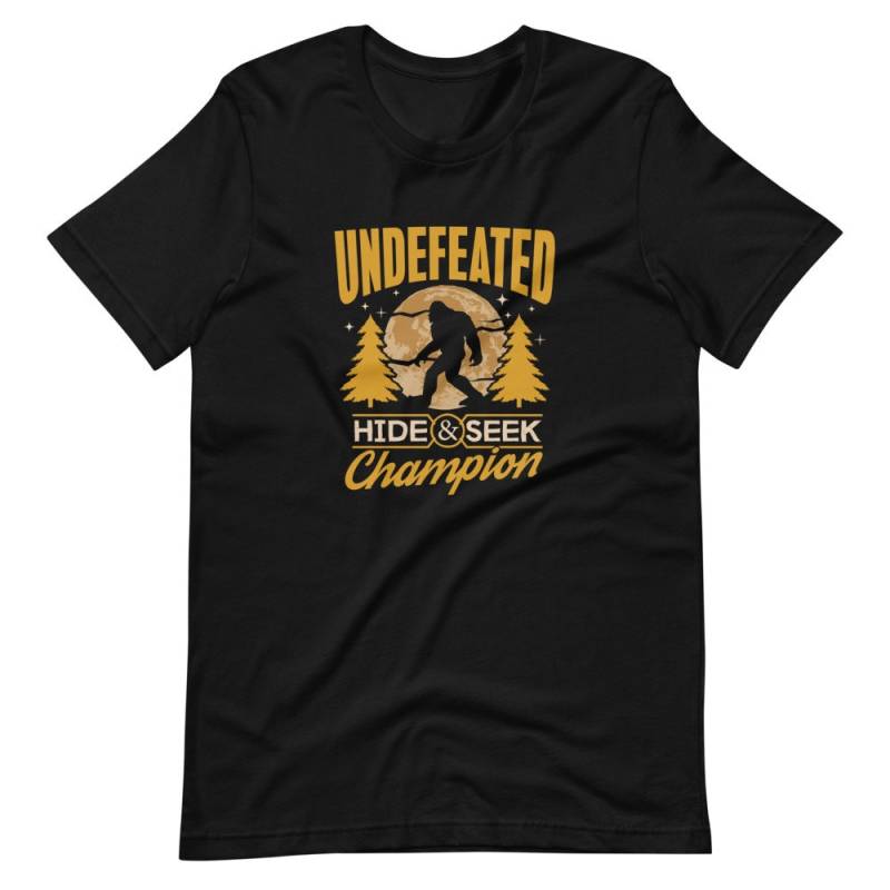 Bigfoot Undefeated Hide & Seek Champion Yeti Sasquatch Jäger Unisex Jersey Kurzarm T-Shirt von TrendyFindsCo