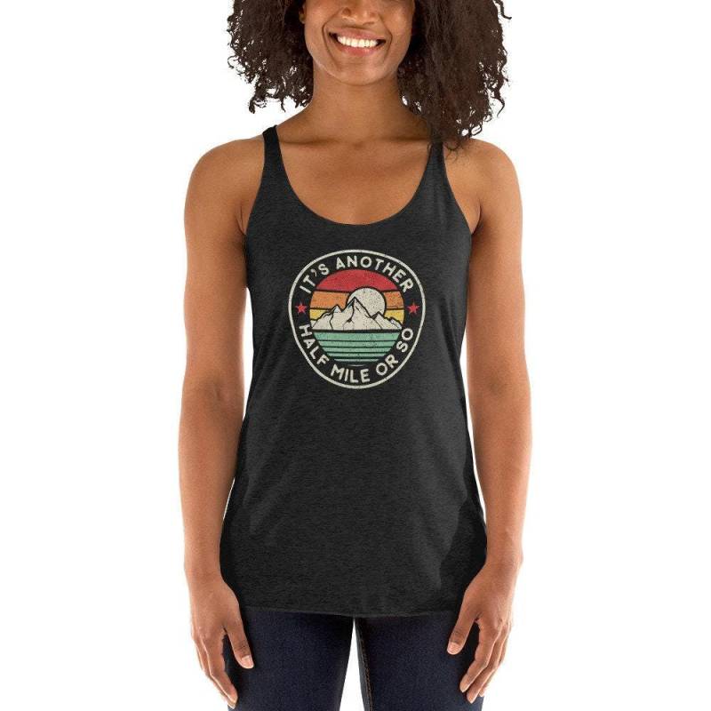 Lustig Wandern Berg Abenteuer Camping Retro Vintage Eine Andere Meile Nächsten Level 6733 Damen Triblend Racerback Tank von TrendyFindsCo