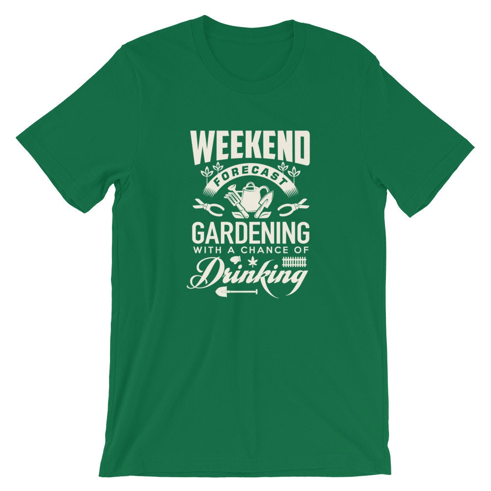 Lustige Wochenende Vorschau Gartenarbeit Mit Einer Chance Zu Trinken Unisex Jersey Kurzarm T-Shirt von TrendyFindsCo