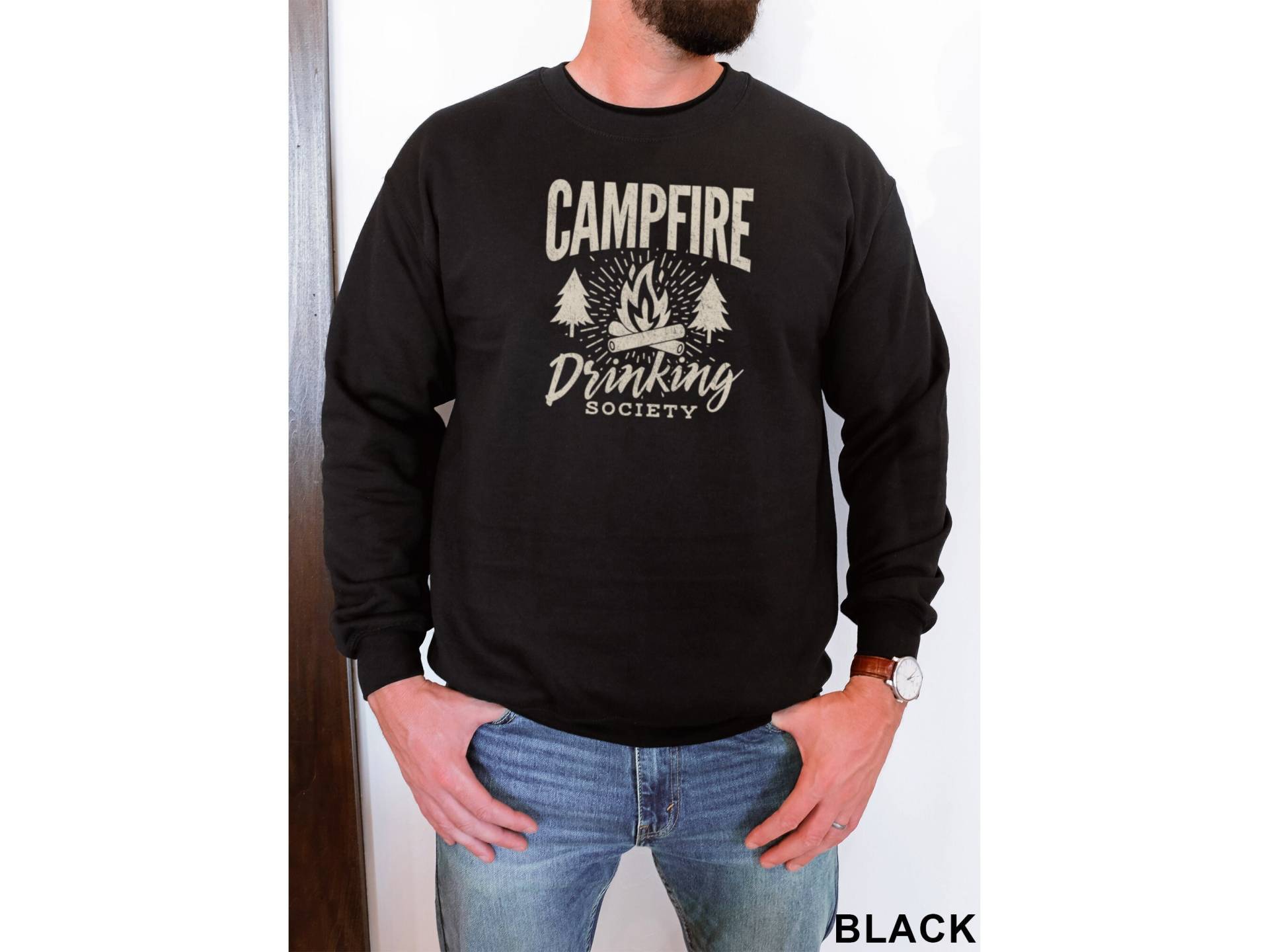 Lustiges Camping Bier Vatertag Wandern Lagerfeuer Trinkgesellschaft, Unisex Sweatshirt von TrendyFindsCo