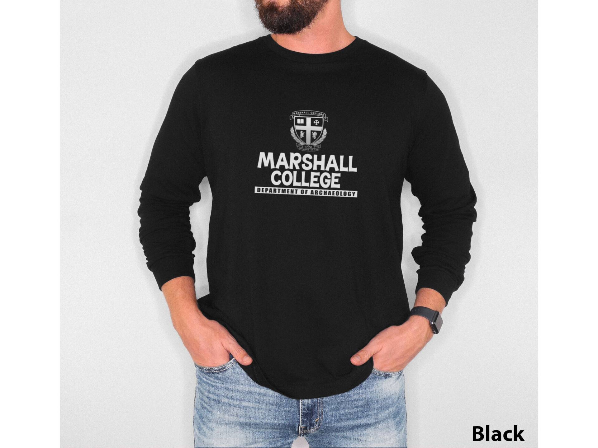 Marshall College Vatertag Geschenk Idee Unisex Langarm T-Shirt von TrendyFindsCo