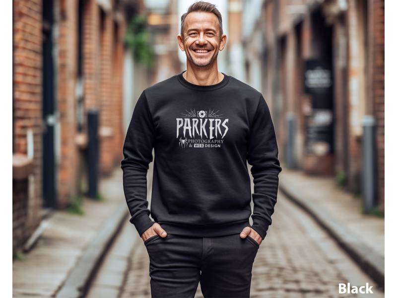 Peter Parkers Fotografie Und Webdesign Unisex Sweatshirt Mit Rundhalsausschnitt von TrendyFindsCo