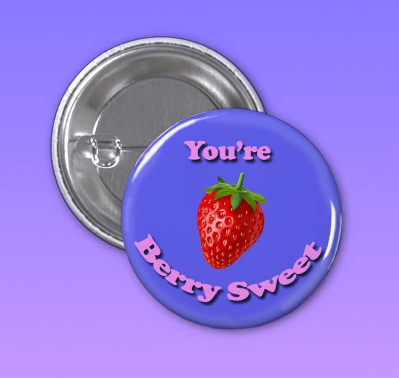Du Bist Berry Süße 1 1/4 Zoll-Pin-Zurück-Taste Rucksack-Taste von TrendyHedgehog