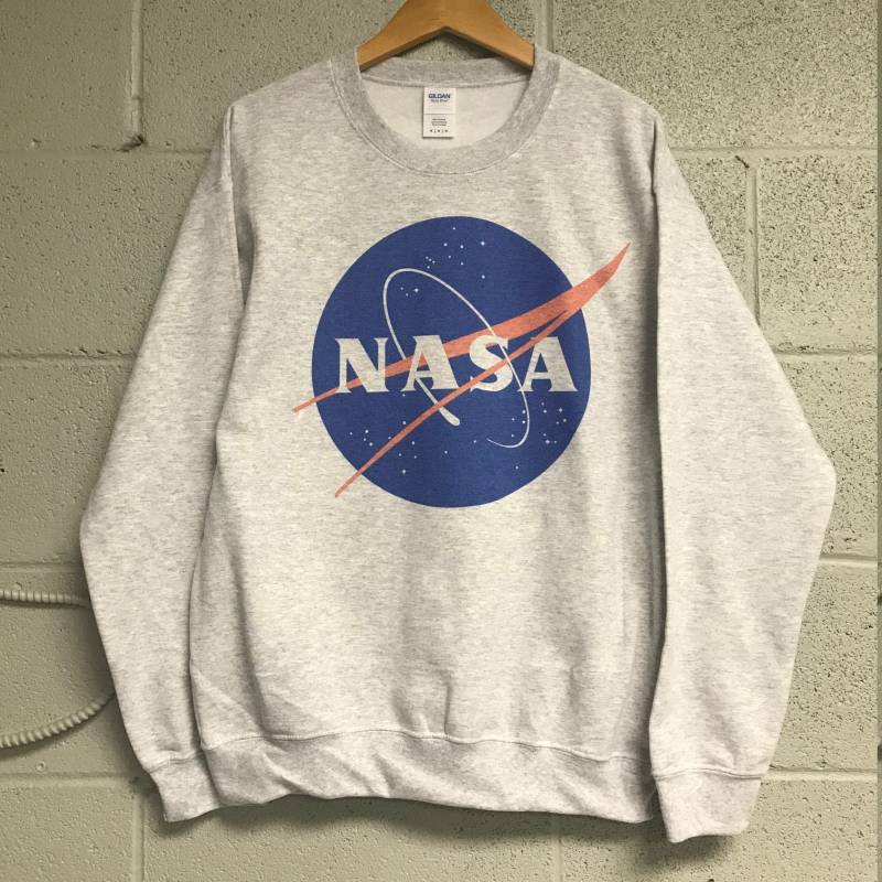 Nasa Meatball Logo Heather Esche Grau Sweatshirt von TrendyTeeStore
