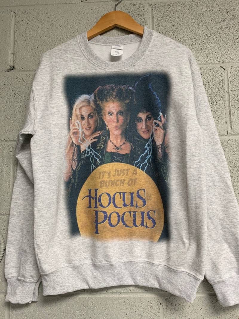 Hokus Pokus Sweatshirt Unisex Heather Ash Grey Halloween Sweatshirt von TrendyTeeStore