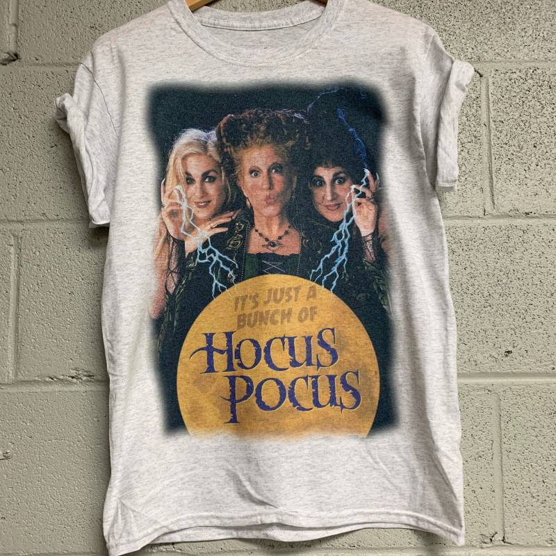 Vintage Hokus Pokus Shirt Unisex Heather Ash Grey T-Shirt von TrendyTeeStore