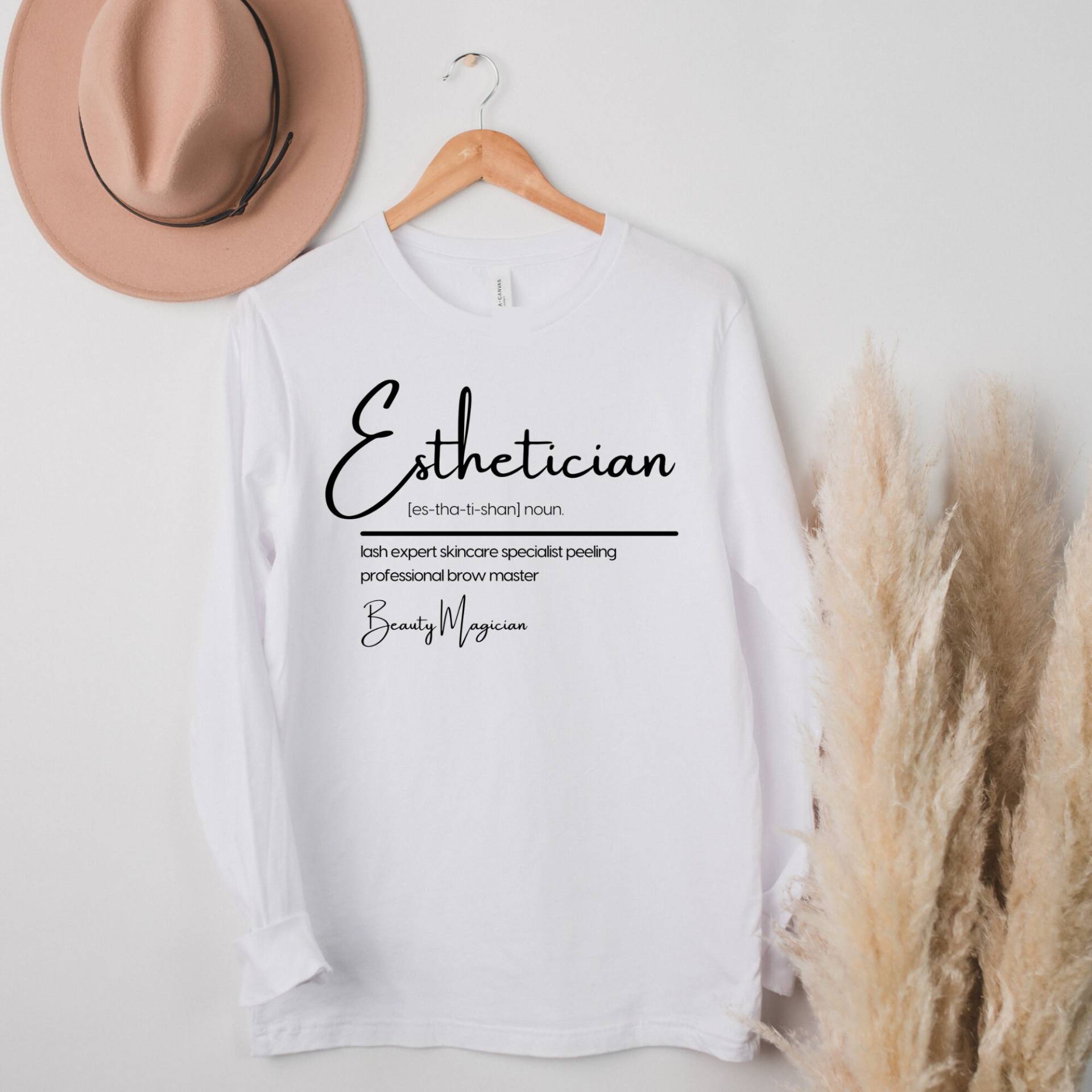 Esthetician Definition Shirt Kosmetiker Hautpflege Makeup Künstler Geschenke Kosmetikerin Esthetician Definition Shirt Kosmetiker Hautpflege Makeup Künstler Geschenke Kosmetikerin von TrendyTigerShop