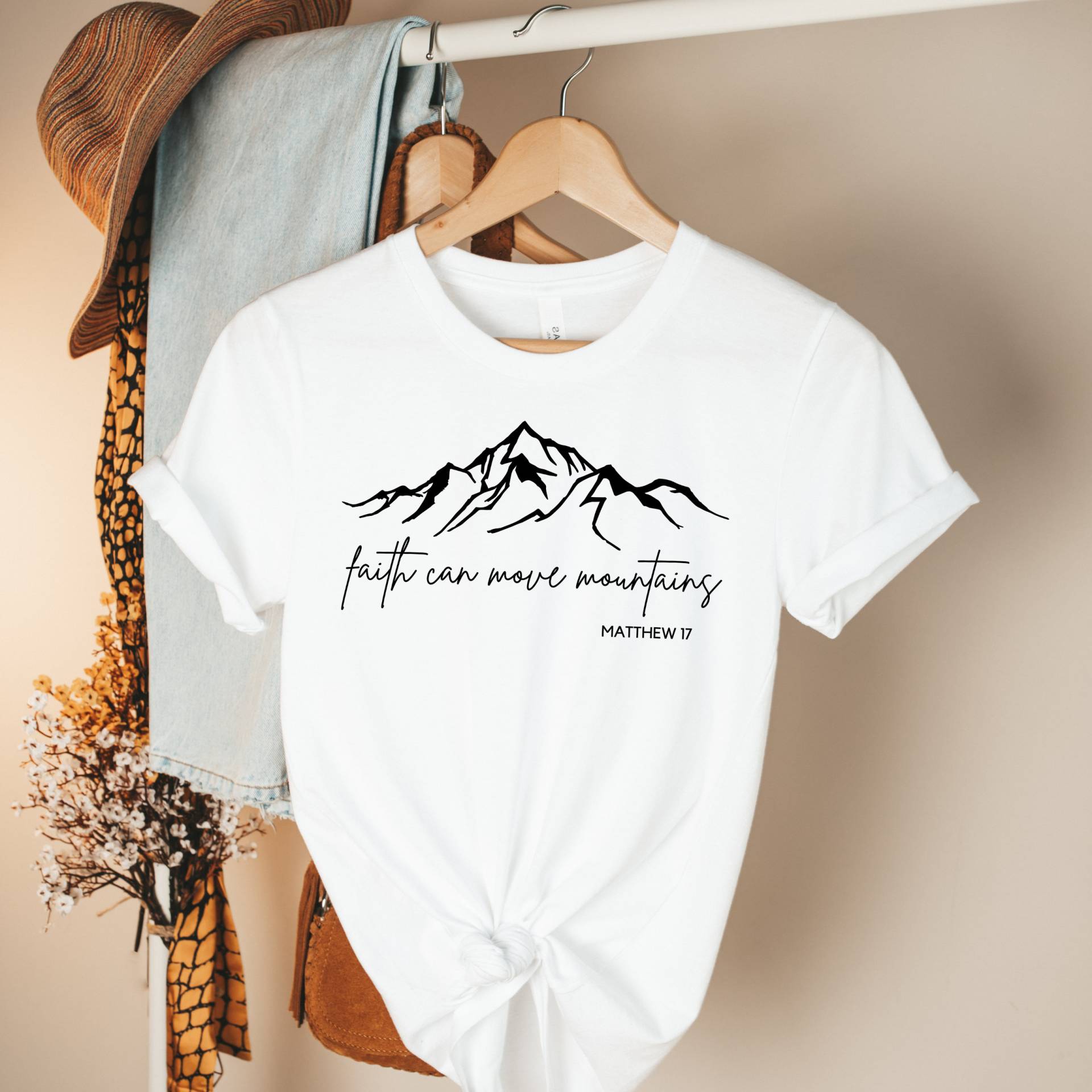 Glaube Kann Berge Shirt Motivierende Christliche Shirts Kleidung Frauen Religiöse Christliche T-Shirt von TrendyTigerShop