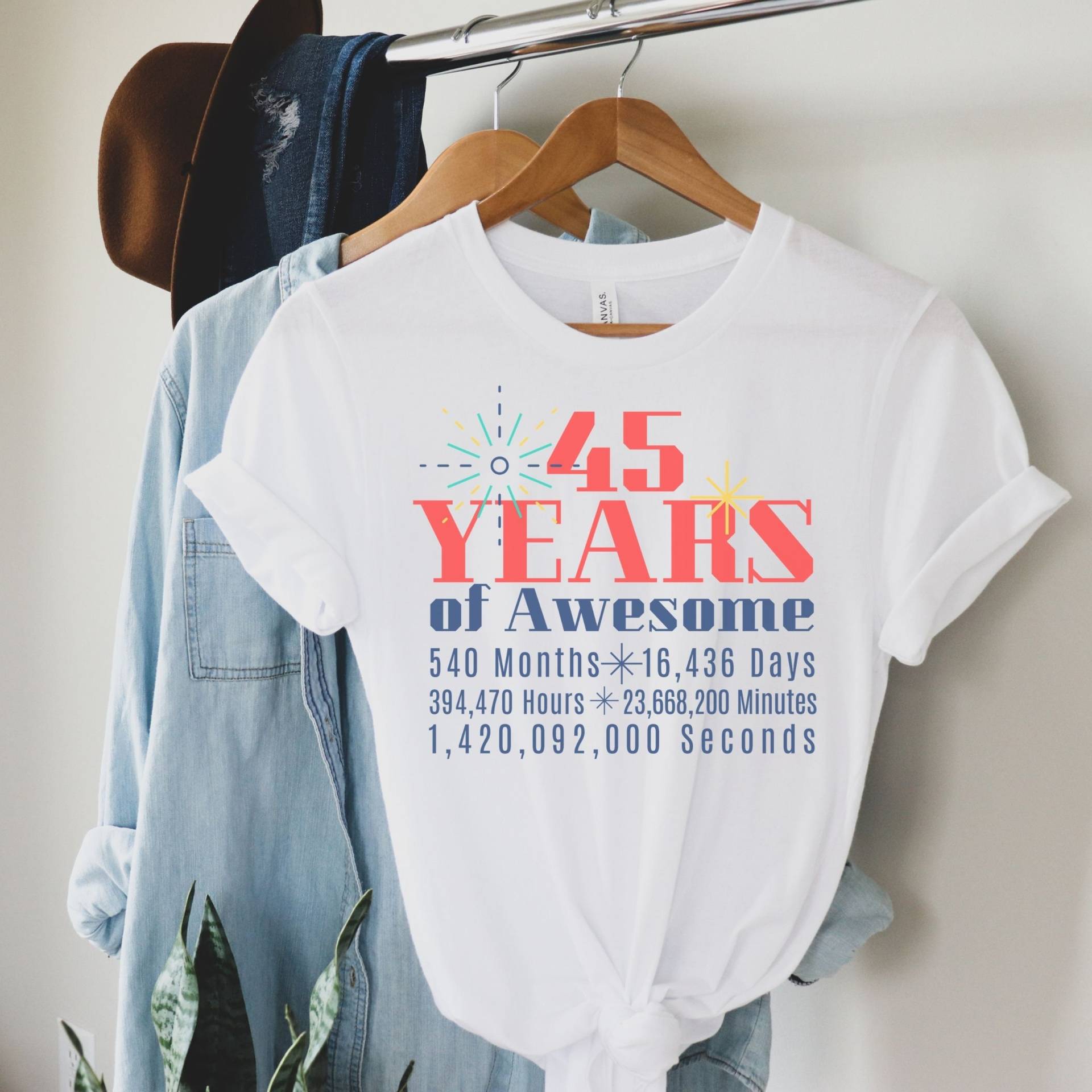 45. Geburtstag Shirt, 45 Jahre Ehrfürchtige T-Shirt, Shirts, Herren, Frauen, Geschenk, Unisex, Countdown von TresBelleShirts