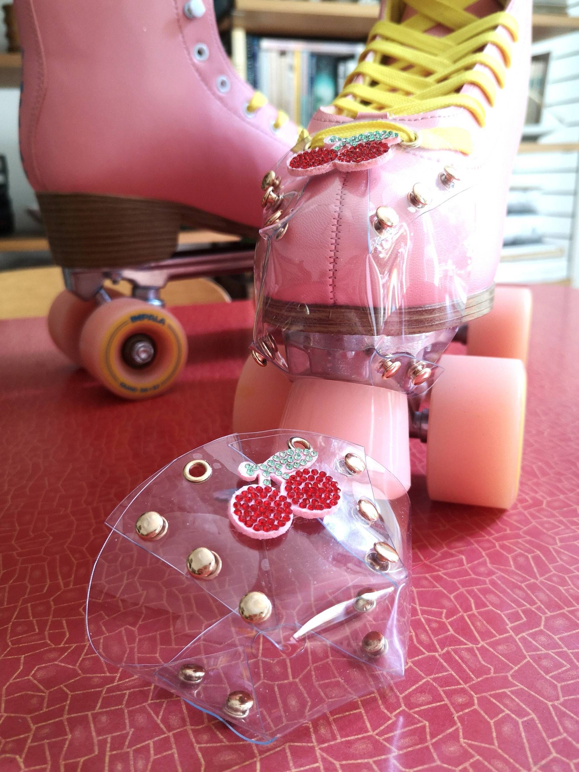 Transparente Rollschuh-Toe Guard Mit Funkelndem Obst-Aufnäher Transparente Rollschuh-Toe Guard Mit Funkelndem Obst-Aufnäher von TresChouetteLondon