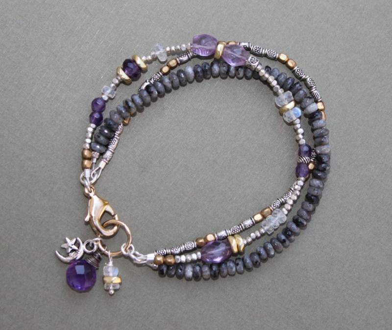 Amethyst Mondstein Larvikit Feldspat Edelstein Mixed Metal Dreifachstrang Armband Sundance Style Amethyst Mondstein Larvikit Feldspat Edelstein Mixed Metal Dreifachstrang Armband Sundance Style von TresJolieJewels