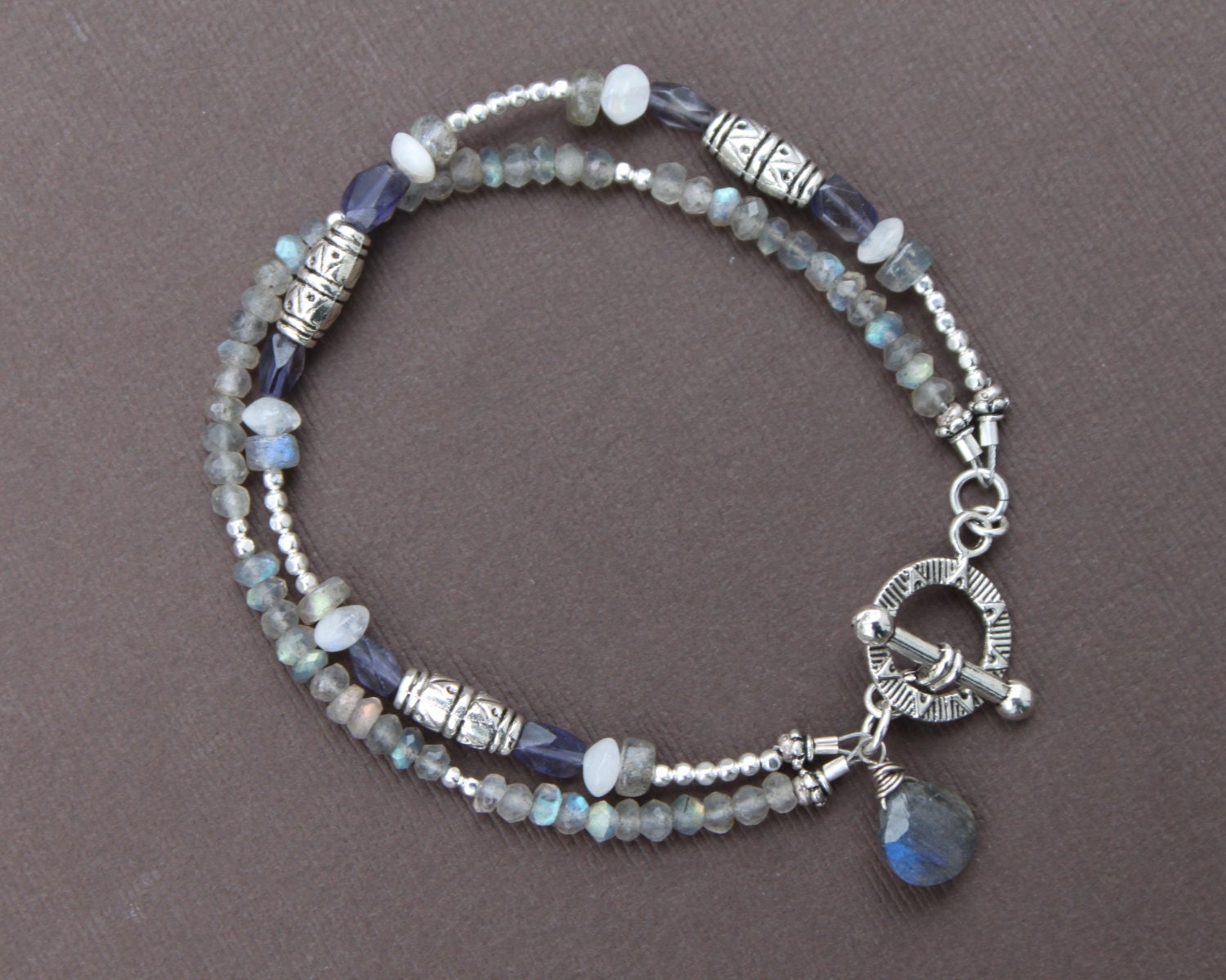 Labradorit Iolith Mondstein Edelstein Mix Silber Zinn Sundance Style Double Strang Armband von TresJolieJewels