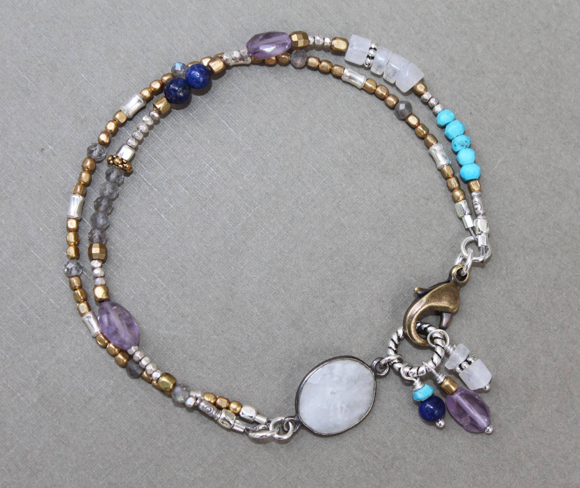 Mondstein Labradorit Türkis Lapis Hügel Tribe Thai Silber Messing Gemischt Metall Doppel Strang Armband Sundance Stil Mondstein Labradorit Türkis Lapis Hügel Tribe Thai Silber Messing Gemischt Metall Doppel Strang Armband Sundance Stil von TresJolieJewels