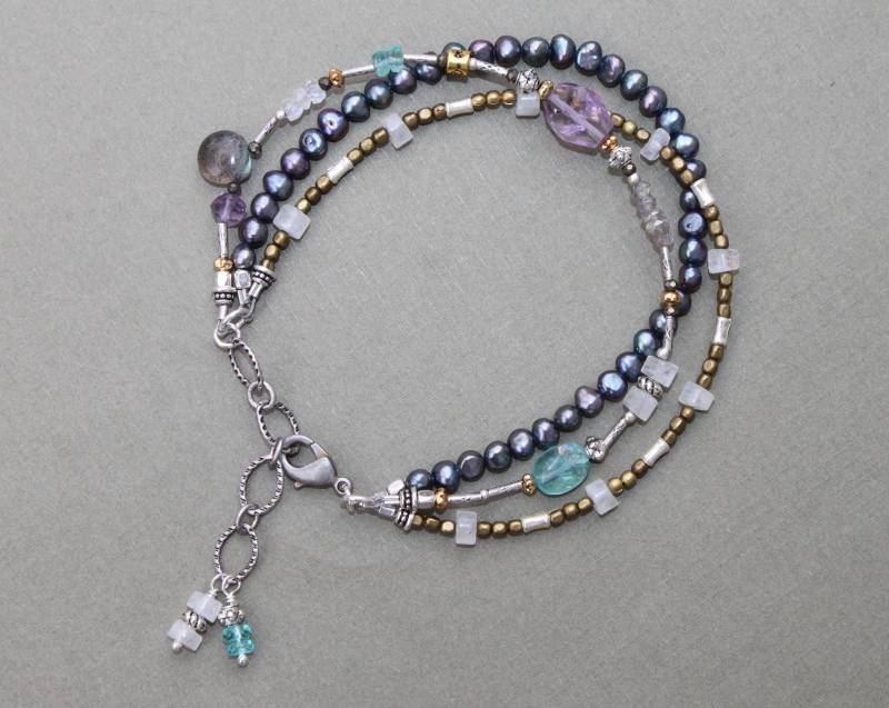 Pfau Perle Mondstein Edelstein Dreifach Strand Thai Silber Gemischt Metall Verstellbar Ehandmade Armband Sundance Stil Pfau Perle Mondstein Edelstein Dreifach Strand Thai Silber Gemischt Metall Verstellbar Ehandmade Armband Sundance Stil von TresJolieJewels