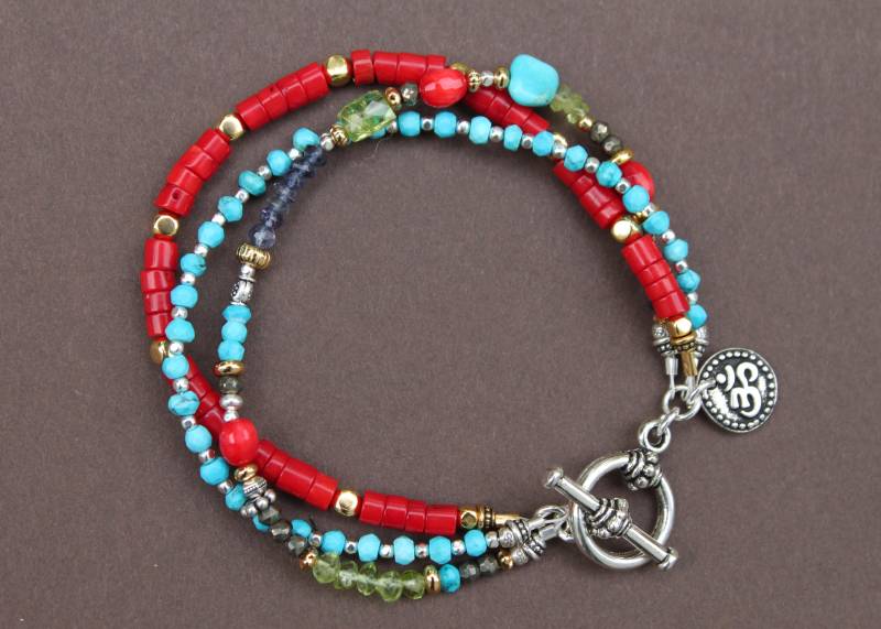 Türkis Koralle Peridot Edelstein Silber Gold Gemischte Metall Dreifachen Strang Armband Handarbeit Sundance Stil von TresJolieJewels