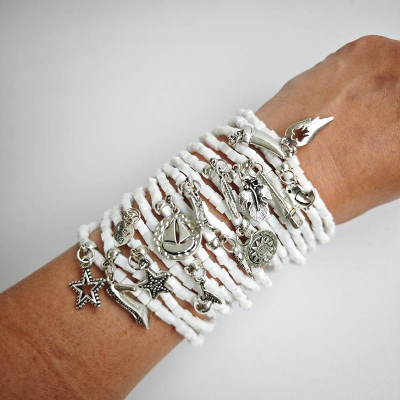 15 Weiße Armbänder - Stapelbare Freundschaftsarmbänder Stretcharmband Armbandset Sommerschmuck Frühlingsarmband Boho von TresJoliePT