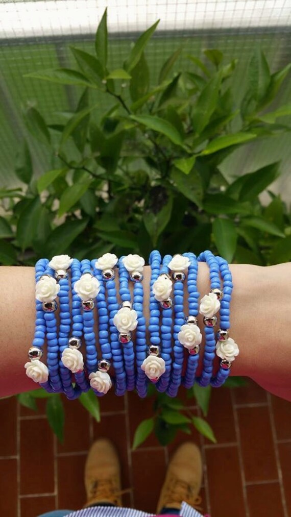 Armband - Geschichteten Armbänder Stretch Rose Weiße Rosen Festival Frühling Freundschaftsbänder von TresJoliePT