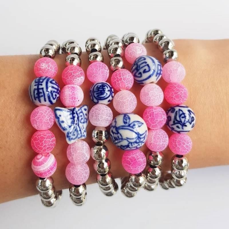 Blaue Delft - Porzellanperlen Freundschaft Armband Boho Chic Stretch-Armband Stapelbare Perlenarmband Metall Und Porzellan von TresJoliePT