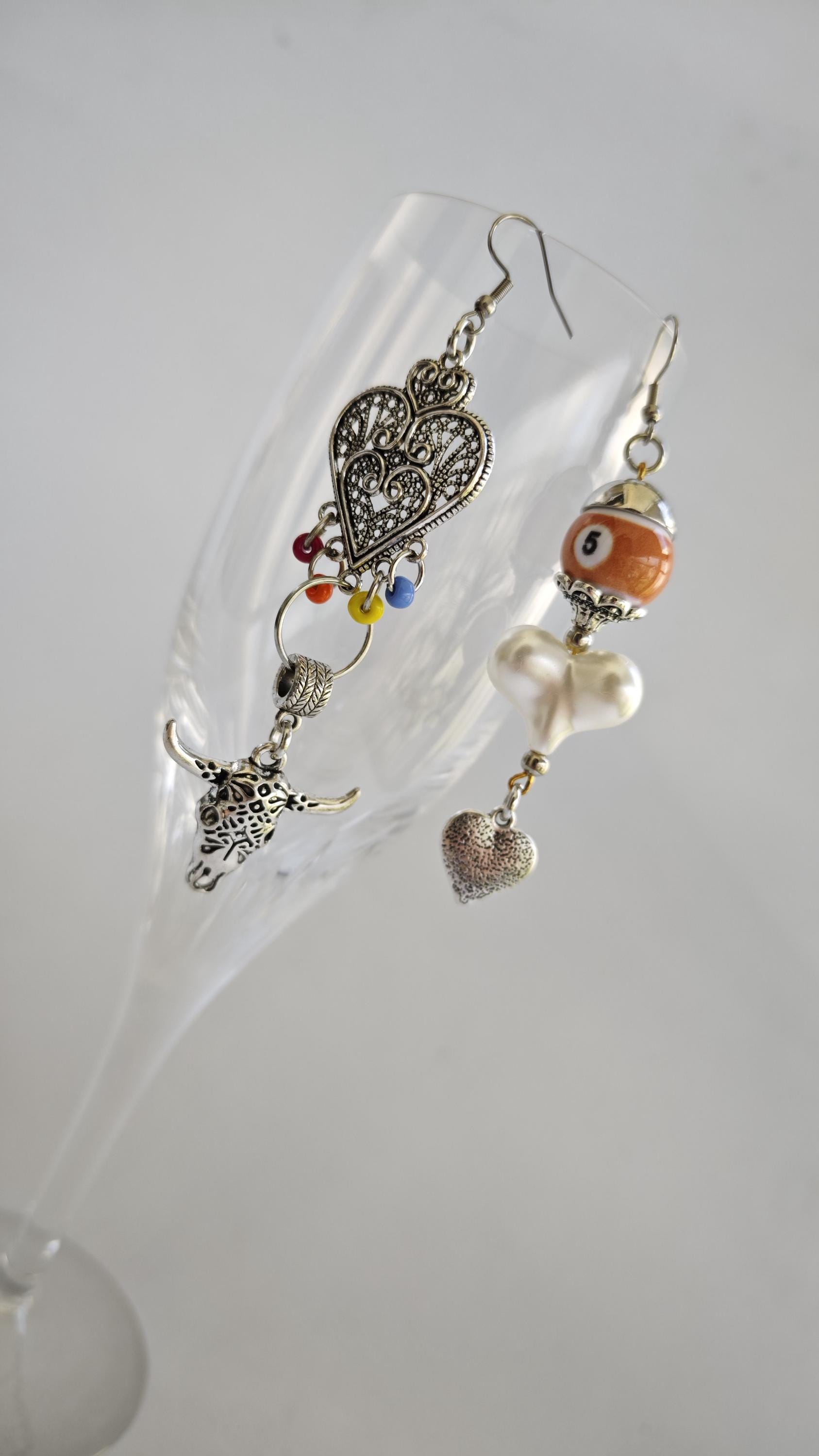 Gemischte Ohrringe - Mismatch Mix Assemblage Lange Kronleuchter Schildkrötenperle Upcycle Schmuck Süße Unikat Gemischte Ohrringe - Mismatch Mix Assemblage Lange Kronleuchter Schildkrötenperle Upcycle Schmuck Süße Unikat von TresJoliePT