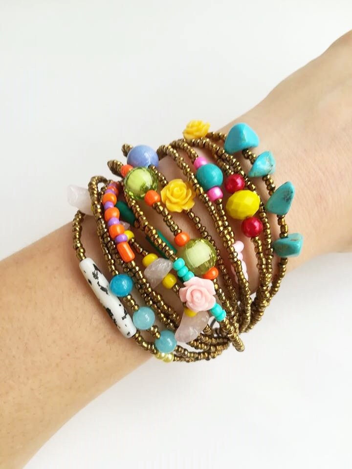 Geschenk Für Sie - Boho Chic Multistrand Armband Verstellbares Saatperlenarmband Style Trendige Armbänder Goldenes Perlen von TresJoliePT