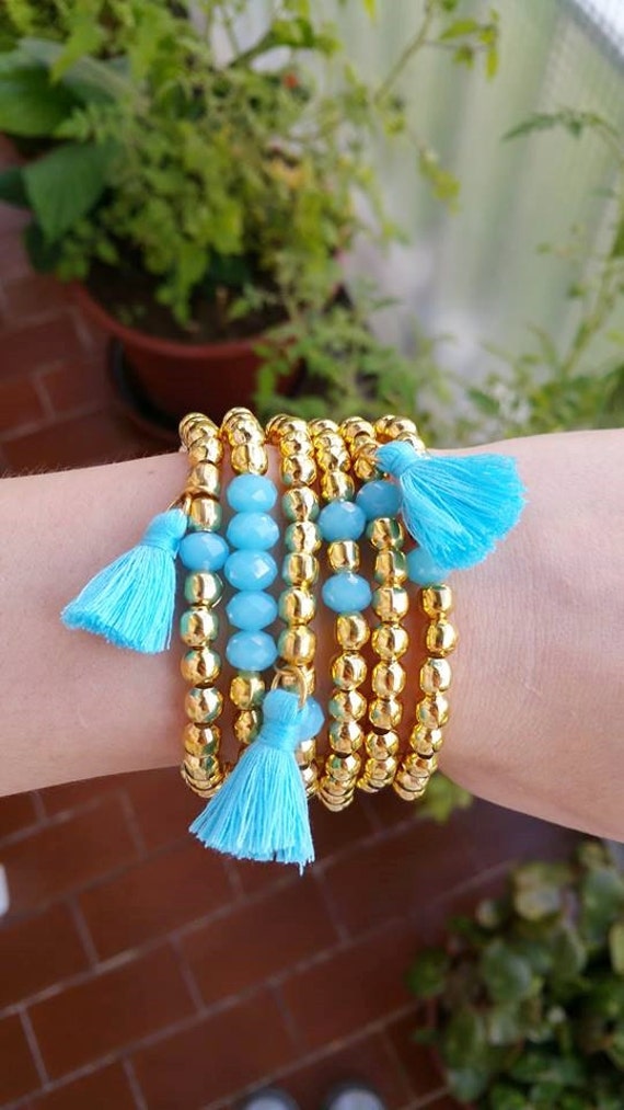 Goldene Metall-Perlen - Quaste Schmuck Mehrere Quasten Goldene Perle Armbänder Stretch-Armband Facettierte Edelstein Hellblau von TresJoliePT