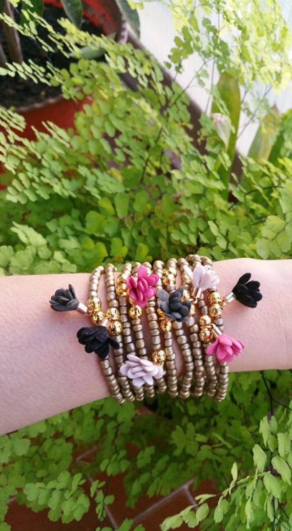 Goldenes Armband, Blume Quaste, Quaste Schmuck, Goldene Armbänder, Dehnung, Armband Sets, Stretch Satz, Stilvolles Geschenk, Freundschaft Goldenes Armband, Blume Quaste, Quaste Schmuck, Goldene Armbänder, Dehnung, Armband Sets, Stretch Satz, Stilvolles Geschenk, Freundschaft von TresJoliePT