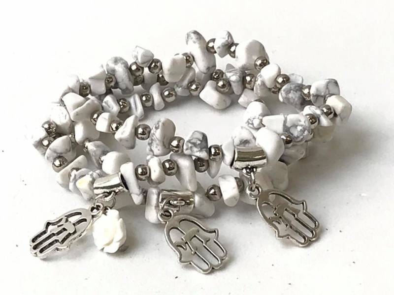 Hand Von Fatima, Weißes Armband Set, Geschenk Für Frauen, Stein Stretch-Schmuck, Stapeln Armbänder, Freundschaft Armband, Boho von TresJoliePT